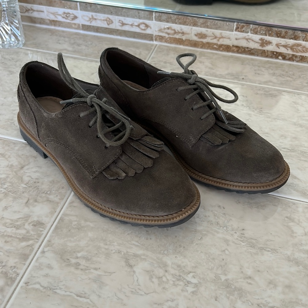 Clarks Women’s gray suede shoes